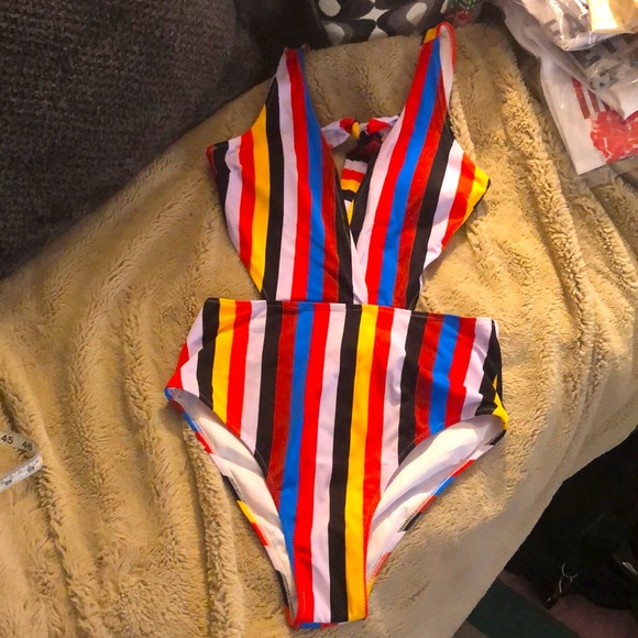 NWT Cupshe Large Cutout One Piece - Picture 2 of 12